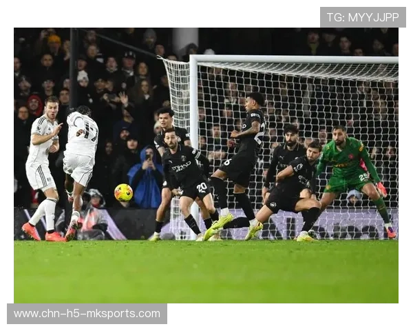 哈兰德双响，曼城强势击败曼联，继续领跑英超